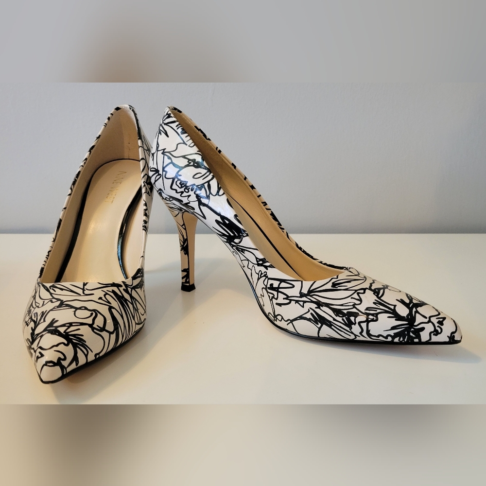 Nine West Flax Off White and Black Heels Size 8 1/2